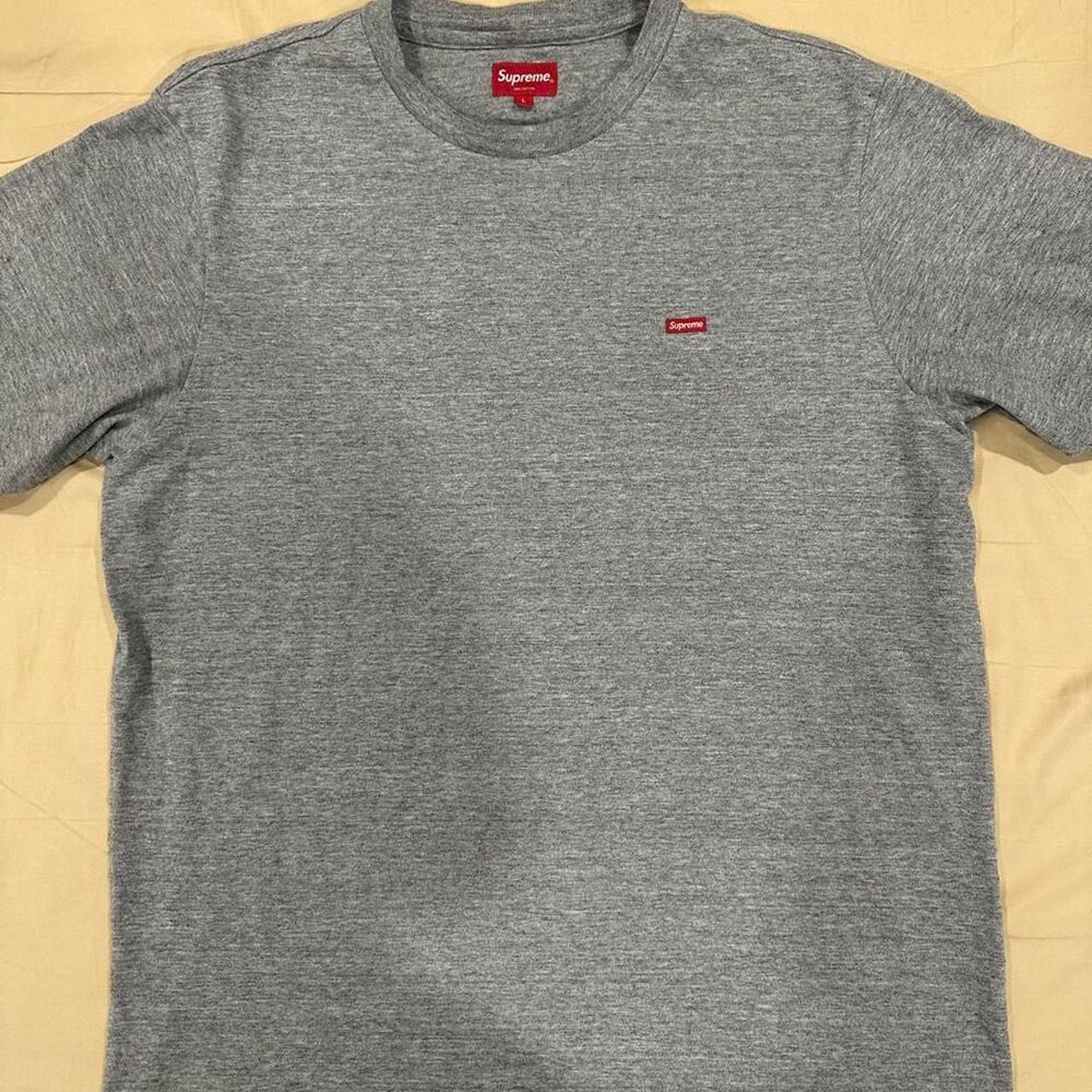 Supreme Men's Grey T-shirt